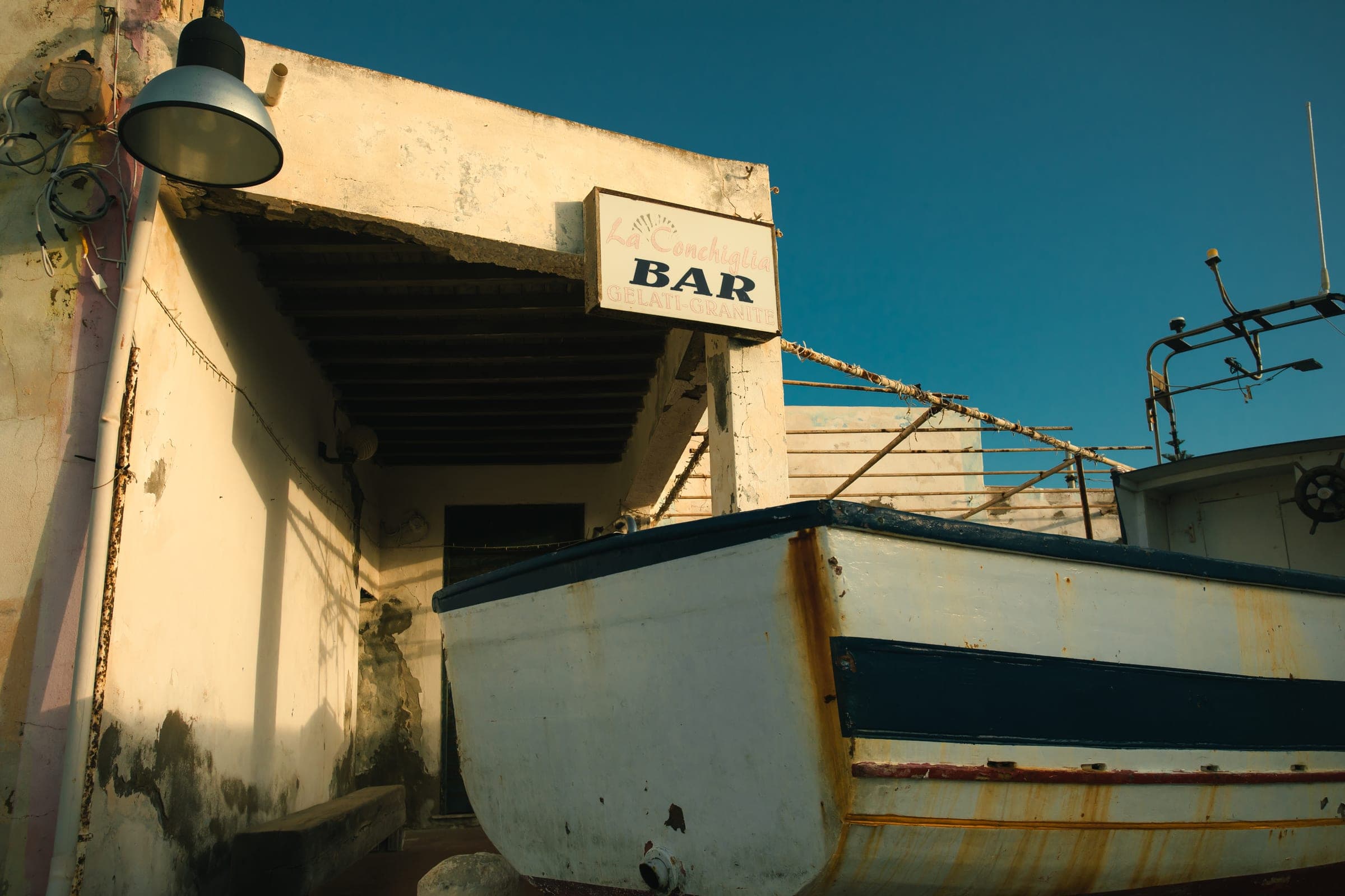 Isole Minori — boats at the shore in evening light