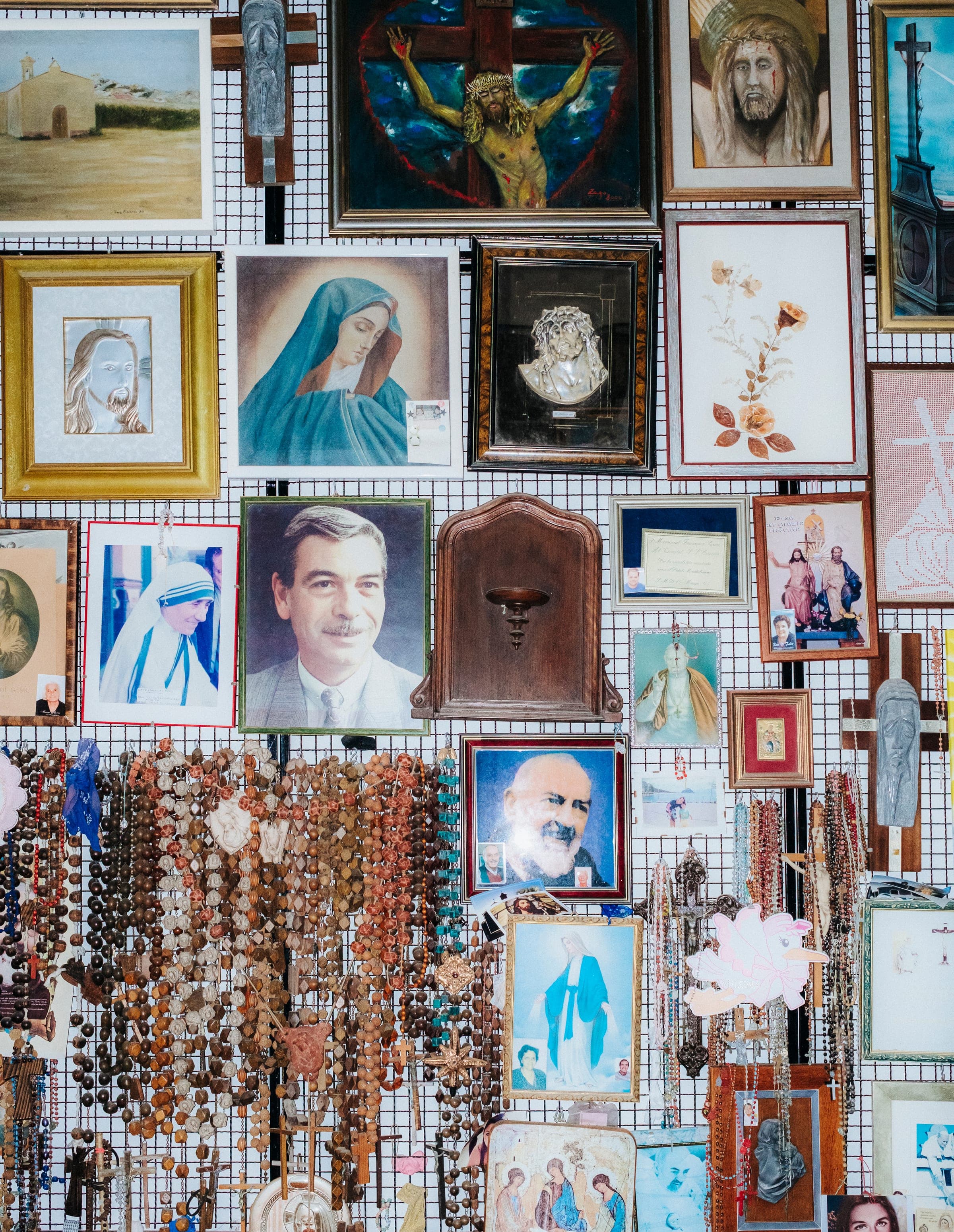 Isole Minori — gallery of island art and memorabilia