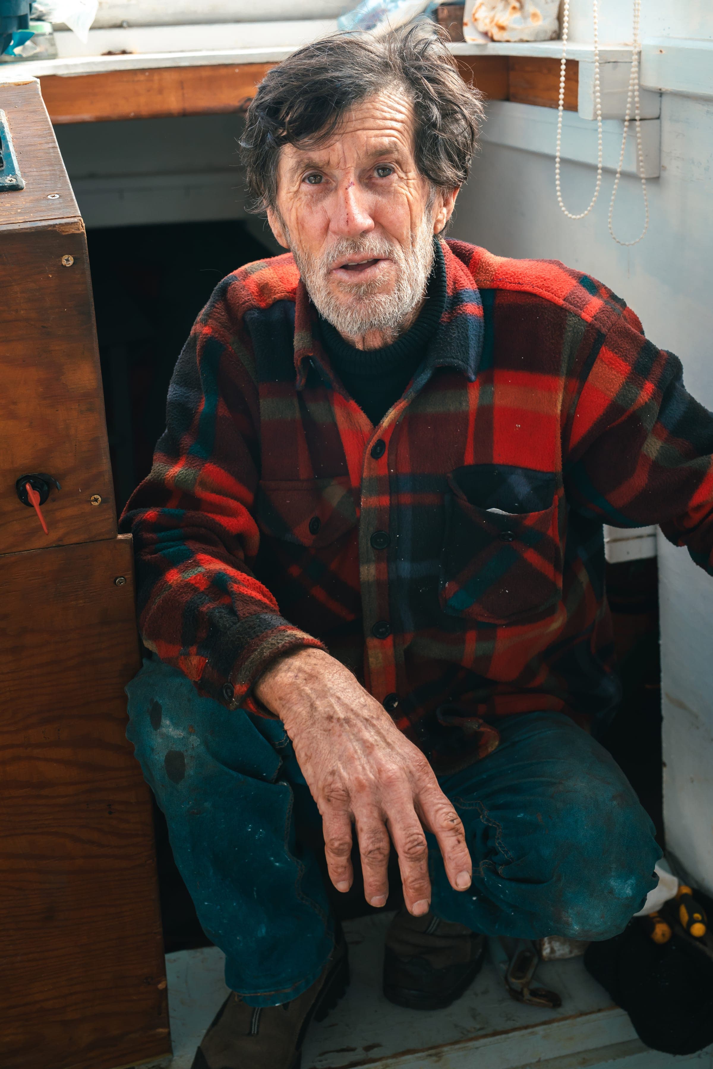 Isole Minori — man in a blue doorway